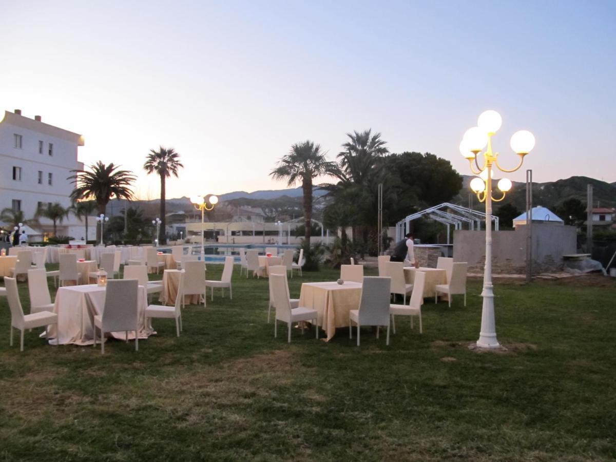 Club Hotel Kennedy Roccella Ionica Exterior photo