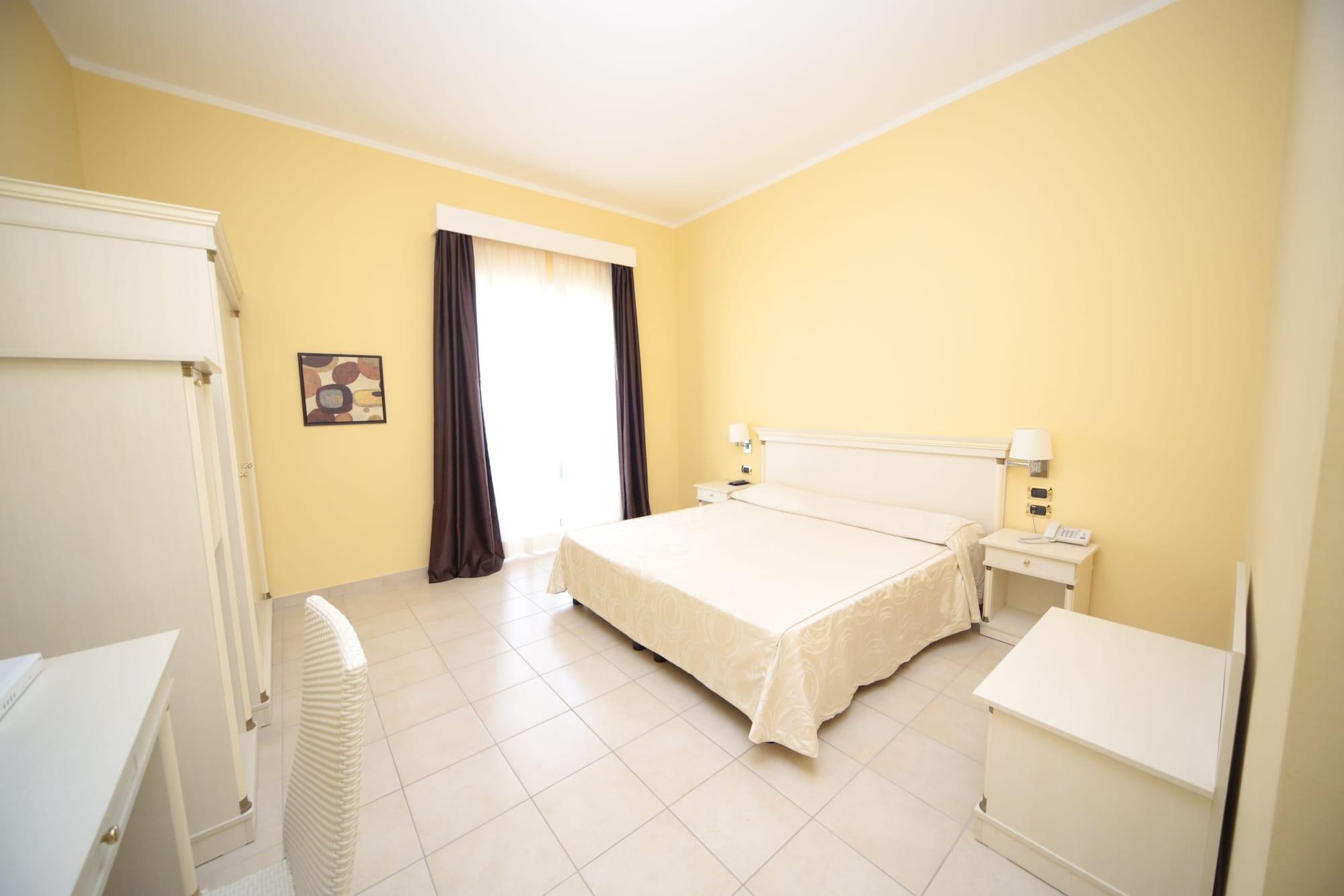 Club Hotel Kennedy Roccella Ionica Exterior photo