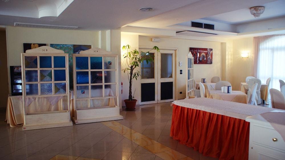 Club Hotel Kennedy Roccella Ionica Exterior photo