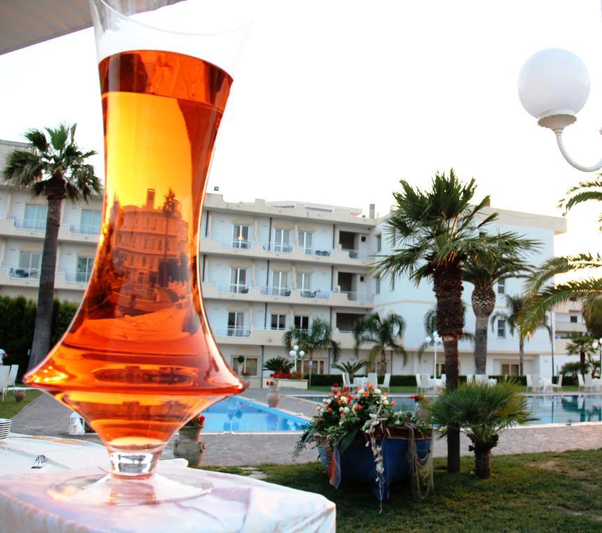 Club Hotel Kennedy Roccella Ionica Exterior photo