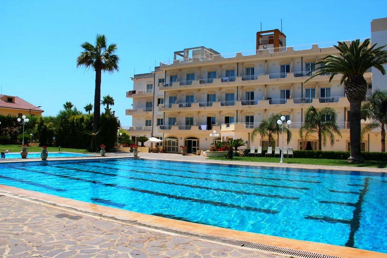 Club Hotel Kennedy Roccella Ionica Exterior photo