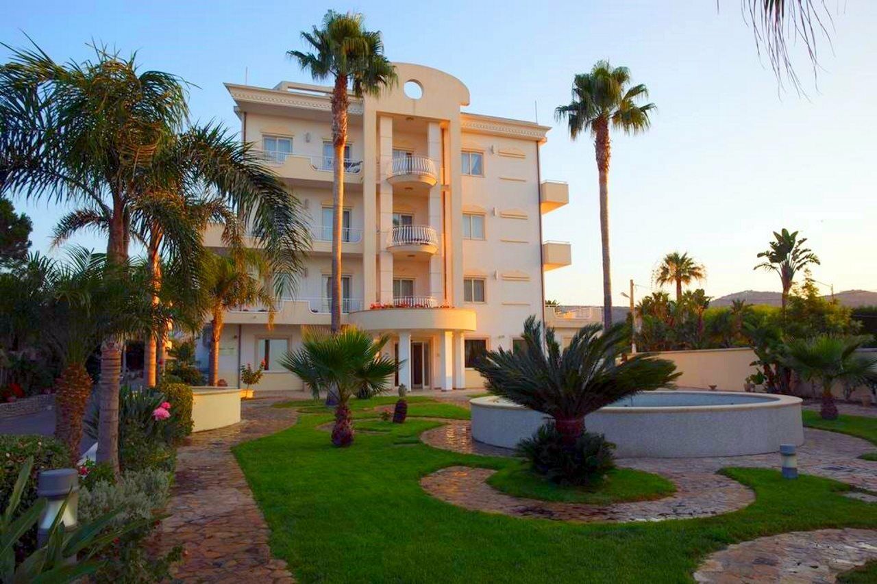 Club Hotel Kennedy Roccella Ionica Exterior photo