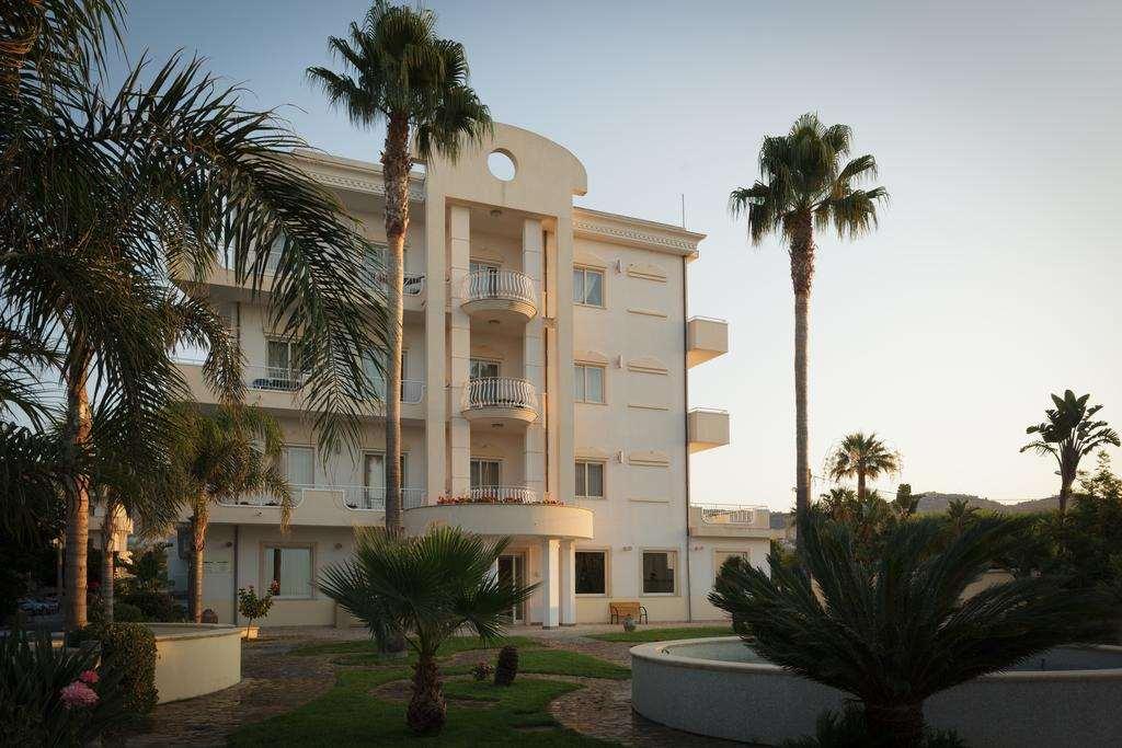 Club Hotel Kennedy Roccella Ionica Exterior photo